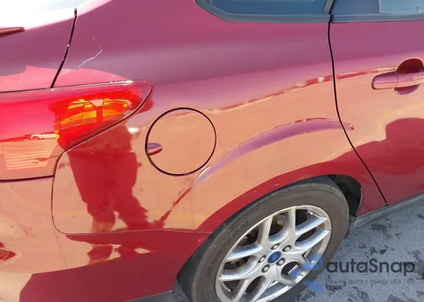 2015 Ford Focus Se z USA, uszkodzony, nr VIN 1FADP3F2XFL363555